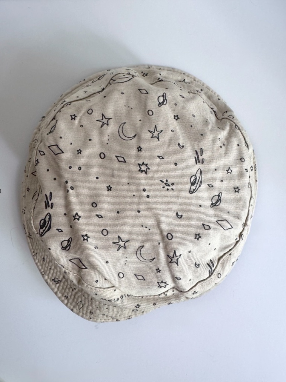 Melodie I Need Space Reversible Black and Tan Bucket Hat - Picture 7 of 7